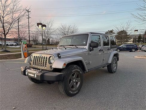 Used 2013 Jeep Wrangler Unlimited Freedom Edition image 2