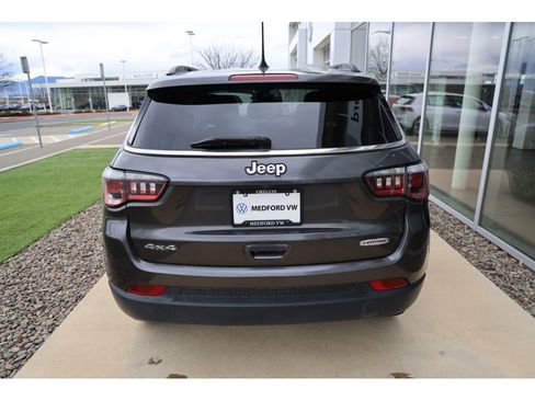 Used 2018 Jeep Compass Latitude w/ Popular Equipment Group image 5