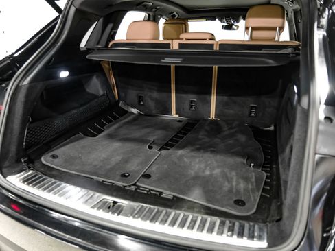 Used 2019 Porsche Cayenne Sport Utility 4D image 55