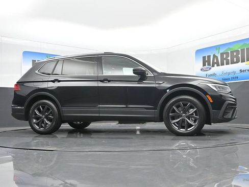 Used 2023 Volkswagen Tiguan SE w/ Panoramic Sunroof Package FWD image 24