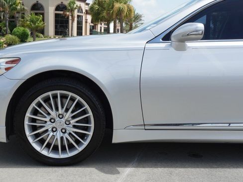 Used 2010 Lexus LS 460 w/ Sport Pkg RWD image 10