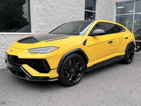 Used 2023 Lamborghini Urus Performante AWD/4WD image 4
