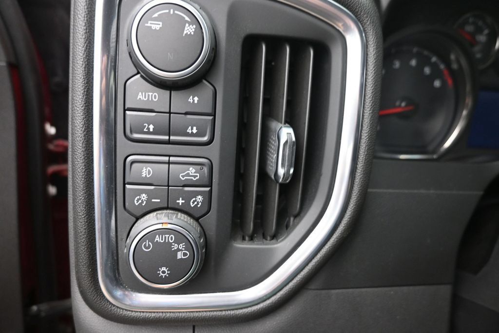 Used 2019 Chevrolet Silverado 1500 RST AWD/4WD image 17