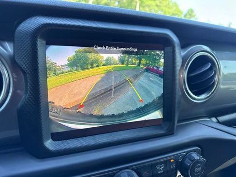 Used 2020 Jeep Wrangler Unlimited Sahara AWD/4WD image 19
