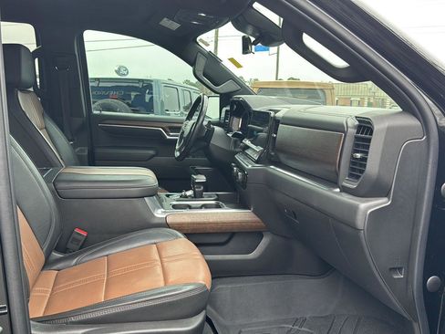 Used 2023 Chevrolet Silverado 1500 High Country w/ Technology Package image 11