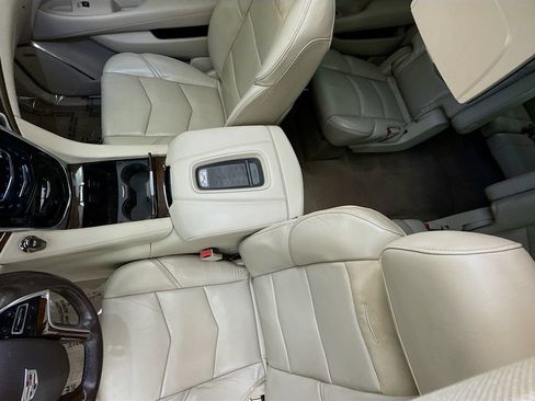 Used 2017 Cadillac Escalade ESV Luxury AWD/4WD image 23