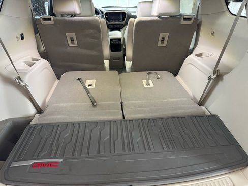 Used 2023 GMC Acadia Denali w/ Denali Technology Package image 10