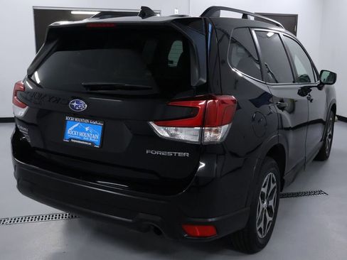 Used 2021 Subaru Forester Premium image 7