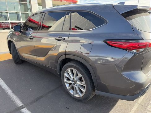 Used 2021 Toyota Highlander Limited image 8