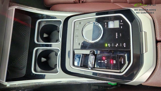 Used 2023 BMW i7 xDrive60 AWD/4WD image 47