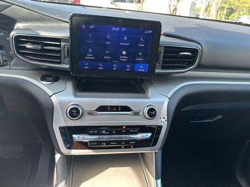 Used 2022 Ford Explorer XLT w/ Equipment Group 202A RWD image 18