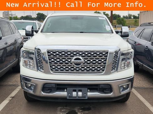 Used 2018 Nissan Titan SL w/ Chrome Package AWD/4WD image 3