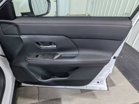 Used 2025 Nissan Kicks SR w/ SR Premium Package AWD/4WD image 27