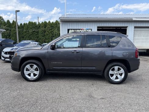 Used 2017 Jeep Compass Latitude AWD/4WD image 6