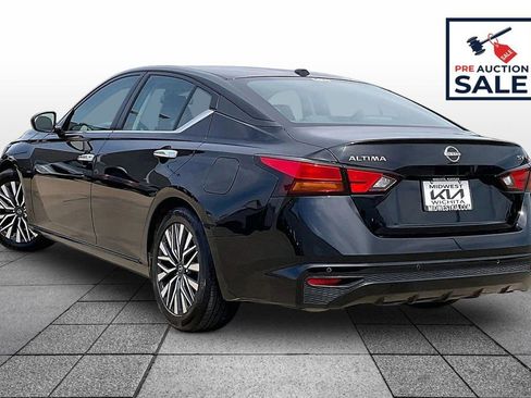 Used 2024 Nissan Altima 2.5 SV FWD image 12