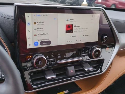 Used 2023 Toyota Highlander Platinum image 12