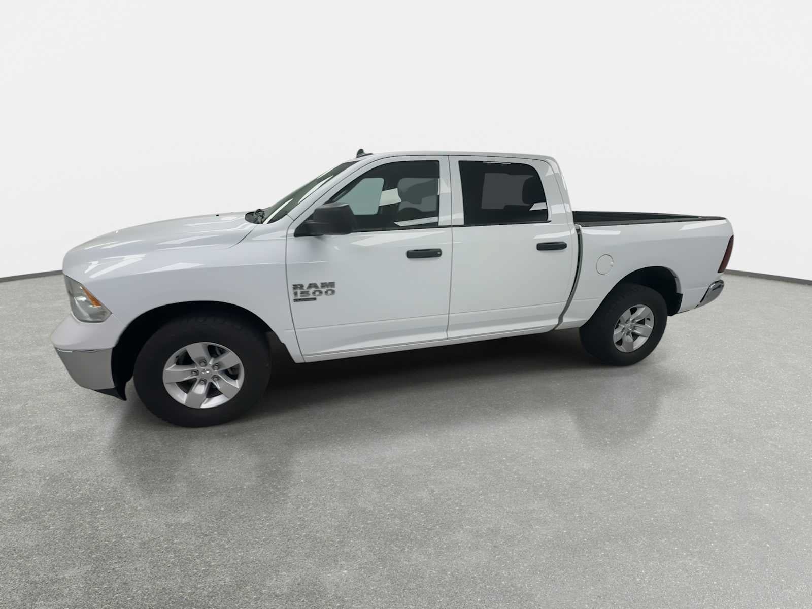 Used 2022 RAM 1500 Classic SLT w/ Electronics Group AWD/4WD image 5