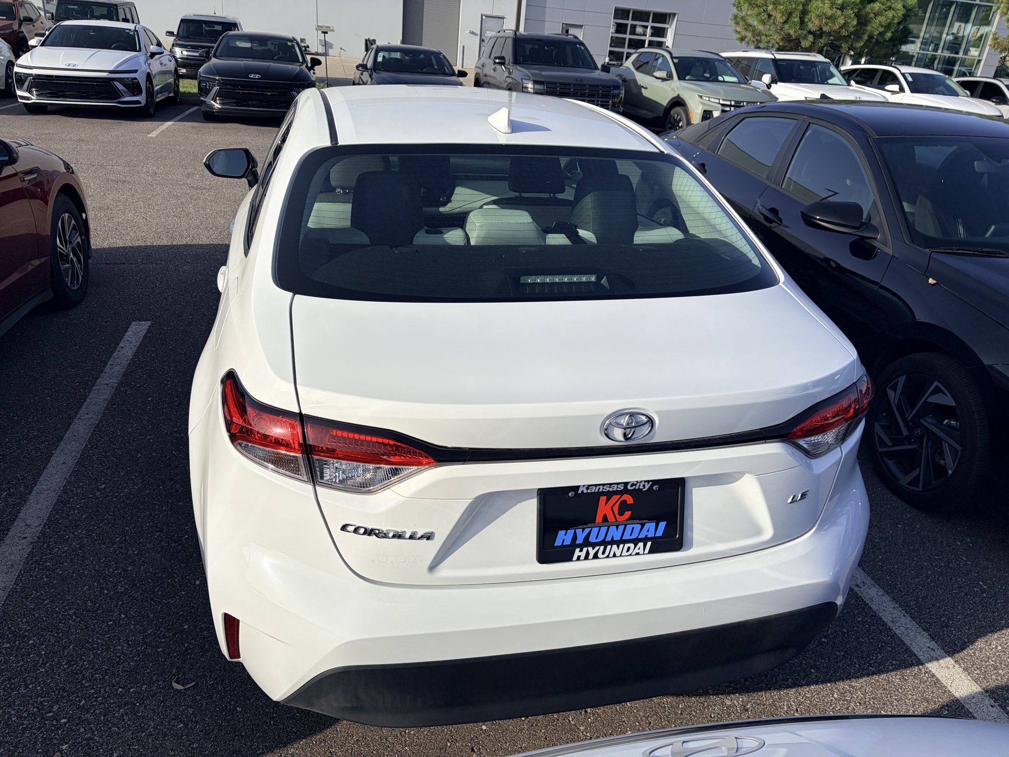 Used 2025 Toyota Corolla LE FWD image 4
