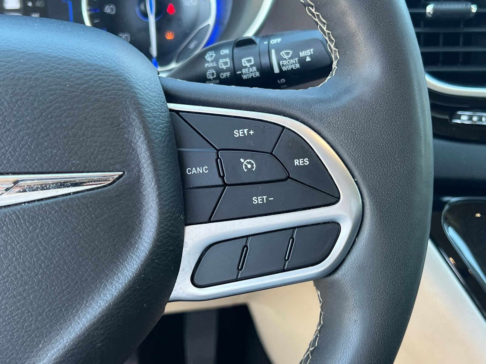 Used 2022 Chrysler Voyager LX FWD image 25