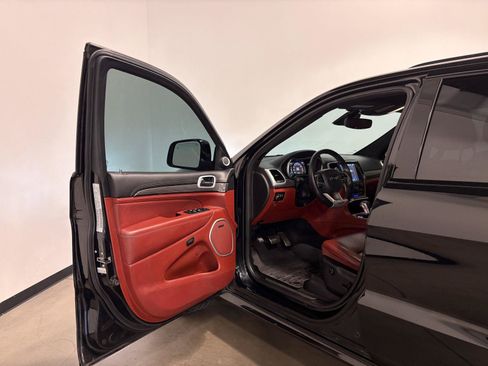 Used 2018 Jeep Grand Cherokee Trackhawk AWD/4WD image 10