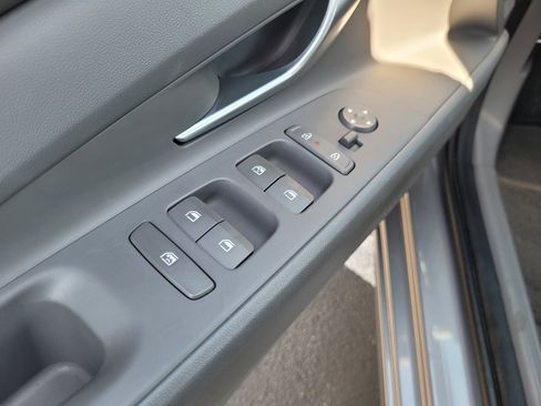 Used 2025 Hyundai Elantra SEL FWD image 27