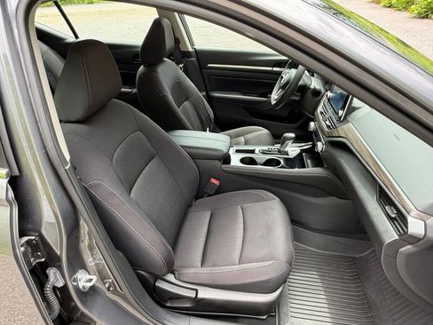 Used 2023 Nissan Altima 2.5 SV FWD image 16