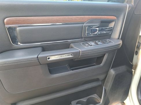 Used 2017 RAM 1500 Laramie image 25