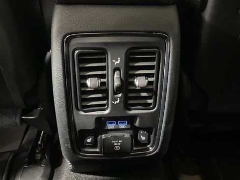 Used 2019 Jeep Grand Cherokee Overland AWD/4WD image 14