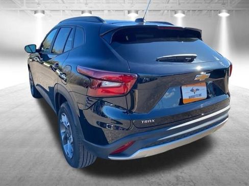Used 2025 Chevrolet Trax LT w/ Driver Confidence Package FWD image 9