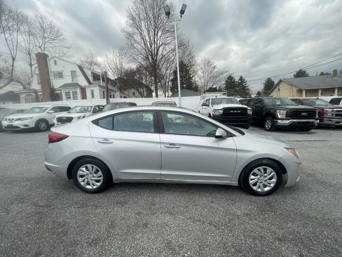 Used 2019 Hyundai Elantra SE FWD image 5