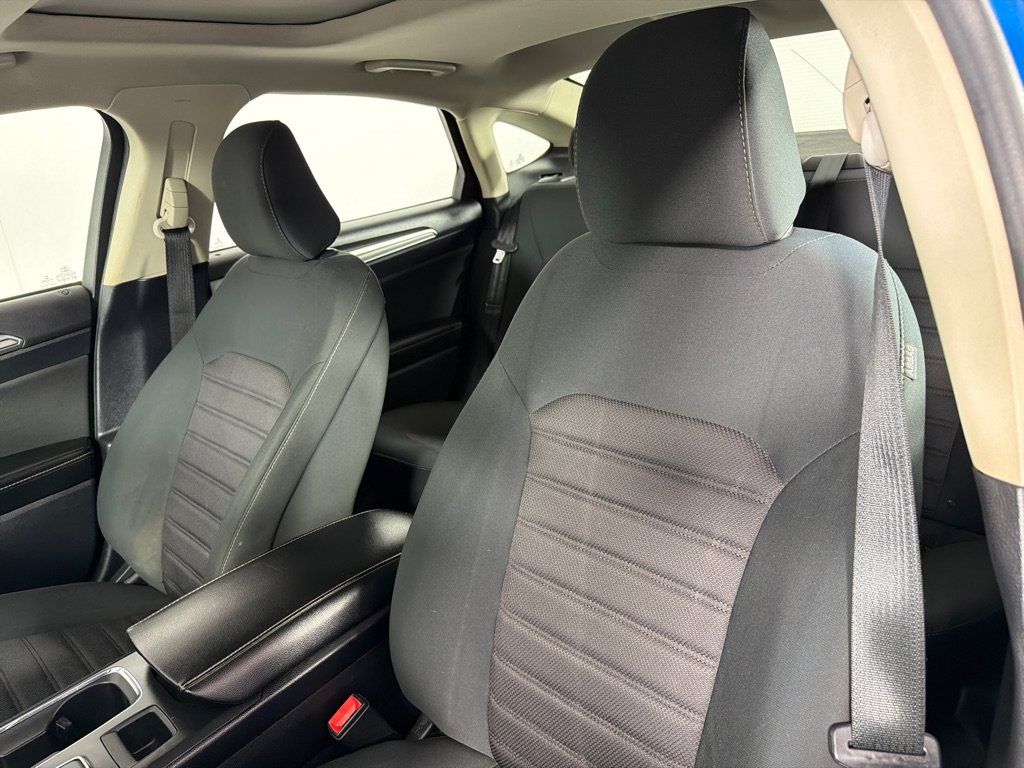 Used 2020 Ford Fusion SE AWD/4WD image 13