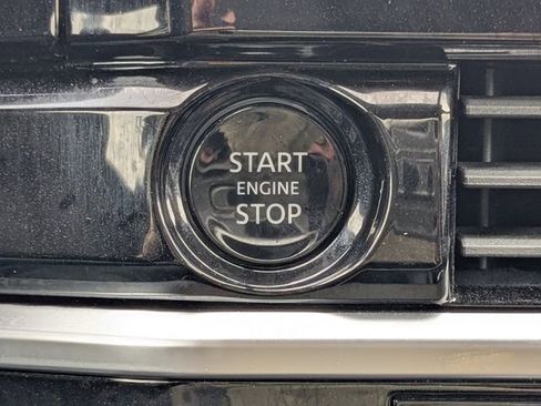 Used 2025 Nissan Pathfinder SV image 32