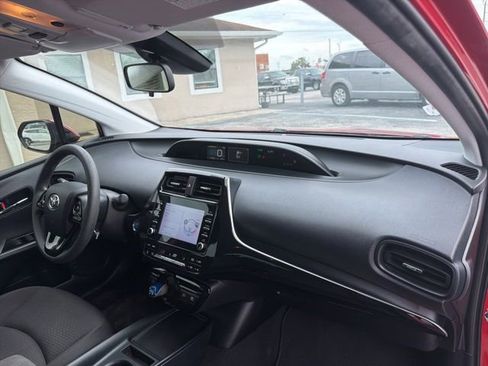 Used 2020 Toyota Prius LE FWD image 10