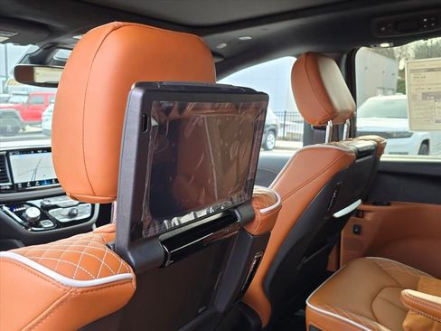 New 2026 Chrysler Pacifica Pinnacle w/ Trailer Tow Group image 8