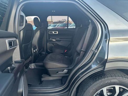 Used 2020 Ford Explorer XLT w/ Comfort Package image 12