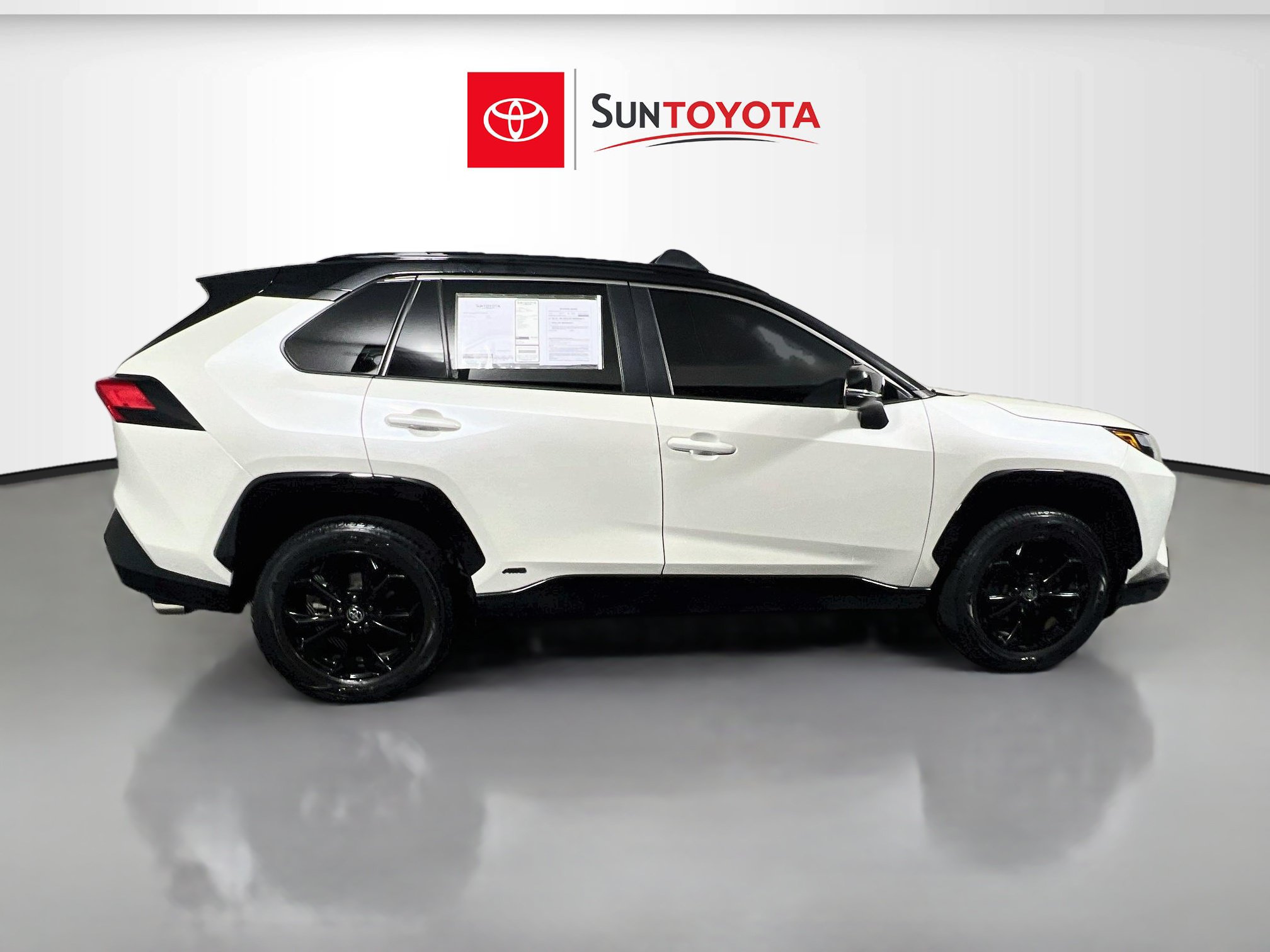 Used 2022 Toyota RAV4 XSE AWD/4WD image 2