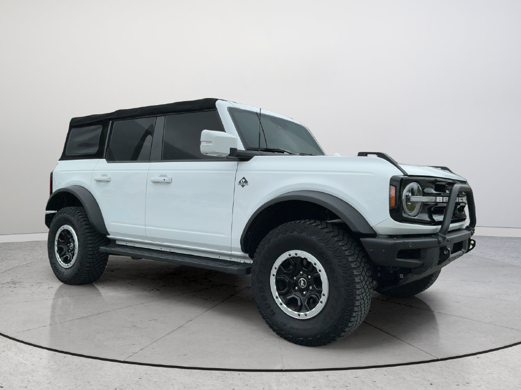 Used 2022 Ford Bronco Outer Banks w/ Sasquatch Package AWD/4WD image 1
