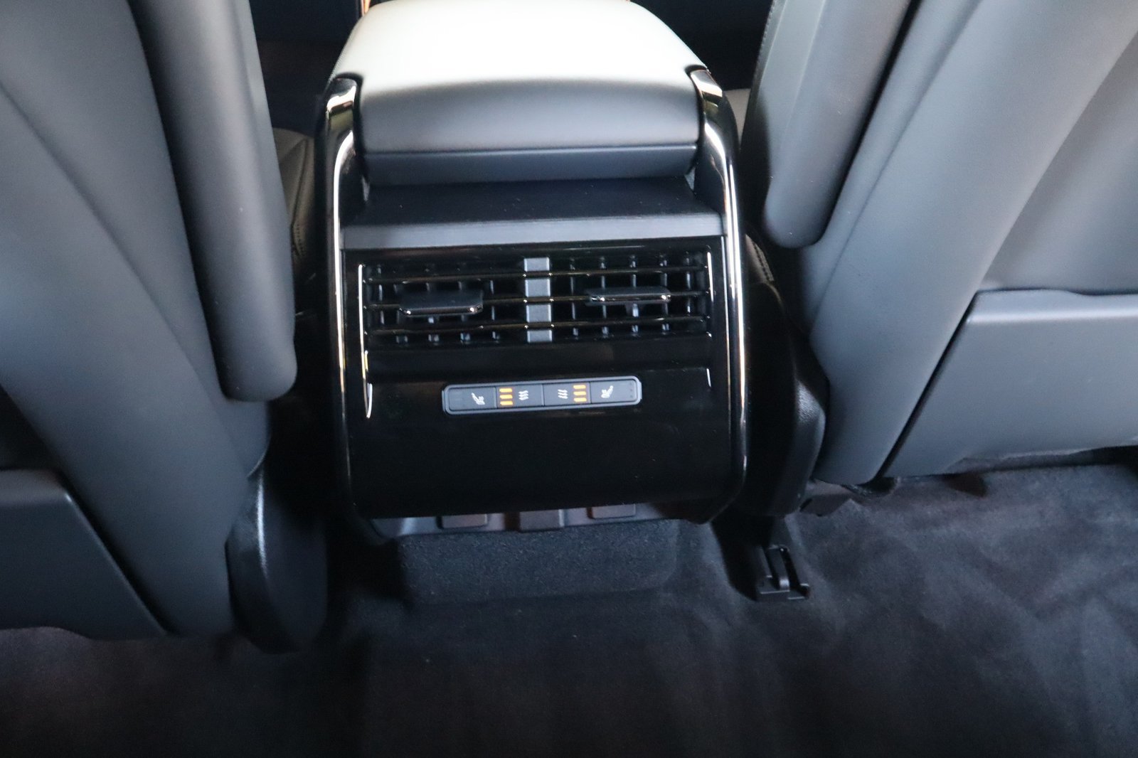 Used 2025 Land Rover Range Rover Sport SE AWD/4WD image 33
