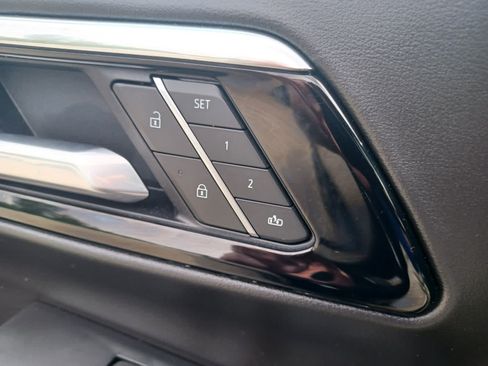 Used 2025 Chevrolet Suburban Premier AWD/4WD image 21