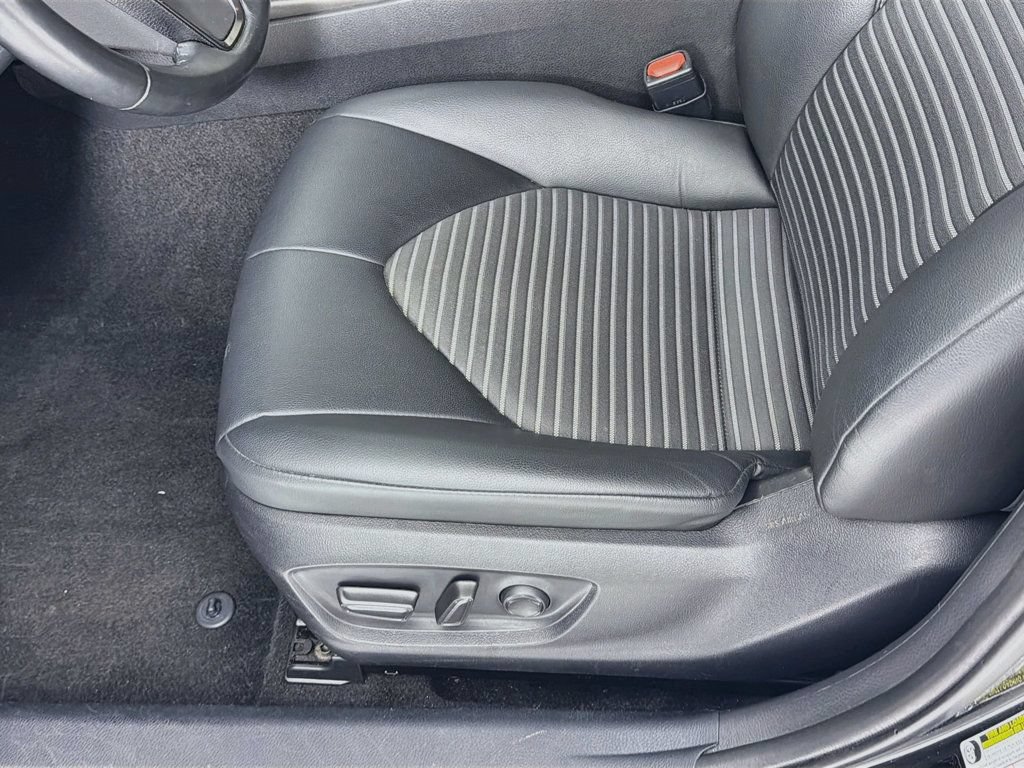 Used 2023 Toyota Camry SE FWD image 18