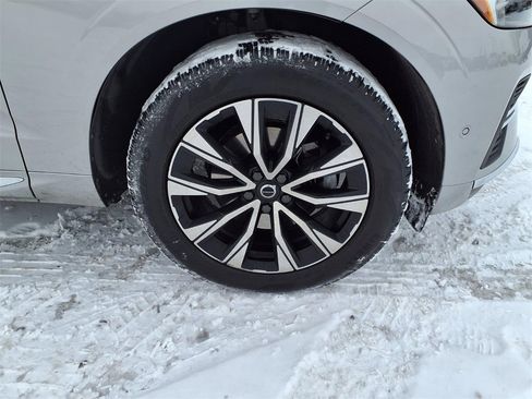 Used 2023 Volvo XC60 B5 Plus image 33