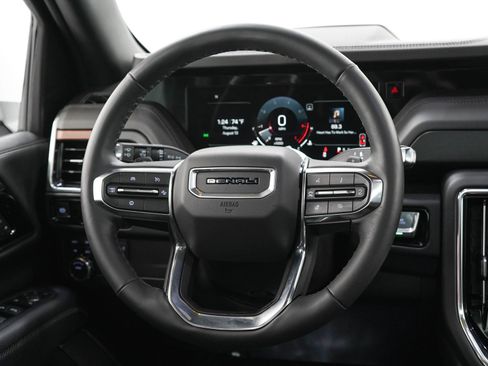 Used 2025 GMC Yukon Denali w/ Sun & Power Step Package AWD/4WD image 17