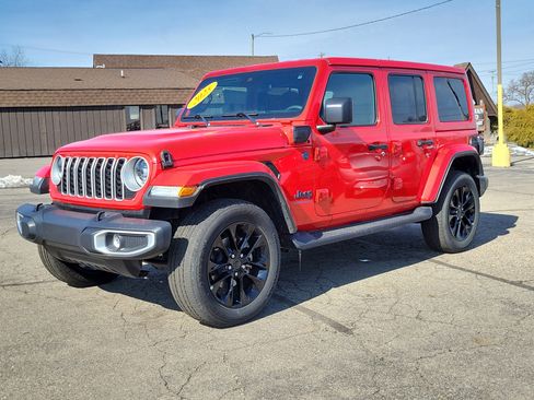 Used 2025 Jeep Wrangler Unlimited Sahara image 2
