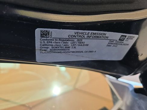 Used 2025 Chevrolet Equinox LT FWD image 36