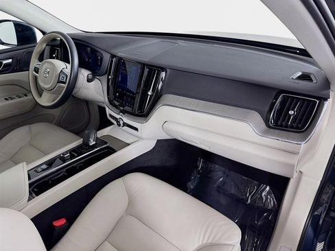 Used 2023 Volvo XC60 T8 Plus image 32