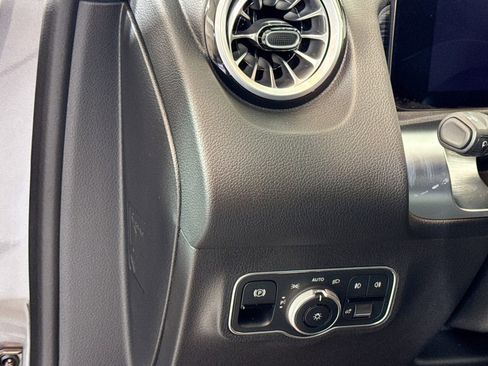 Certified 2025 Mercedes-Benz GLB 250 image 10