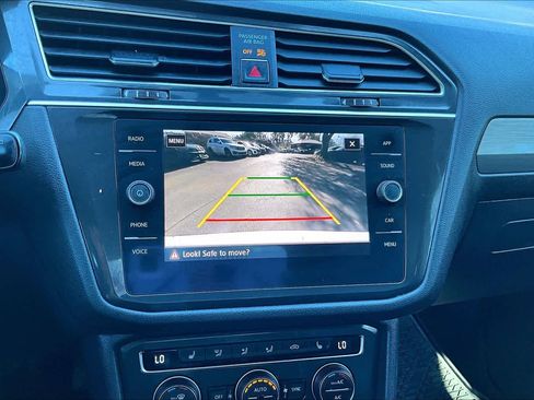 Used 2018 Volkswagen Tiguan SE image 27