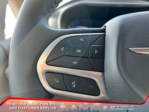 Used 2023 Chrysler Pacifica Touring-L image 27