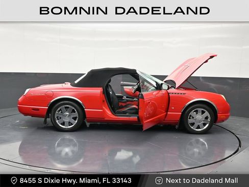Used 2003 Ford Thunderbird image 31
