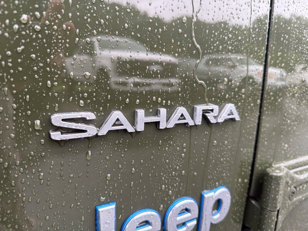 Used 2023 Jeep Wrangler Unlimited Sahara w/ Cold Weather Group AWD/4WD image 6